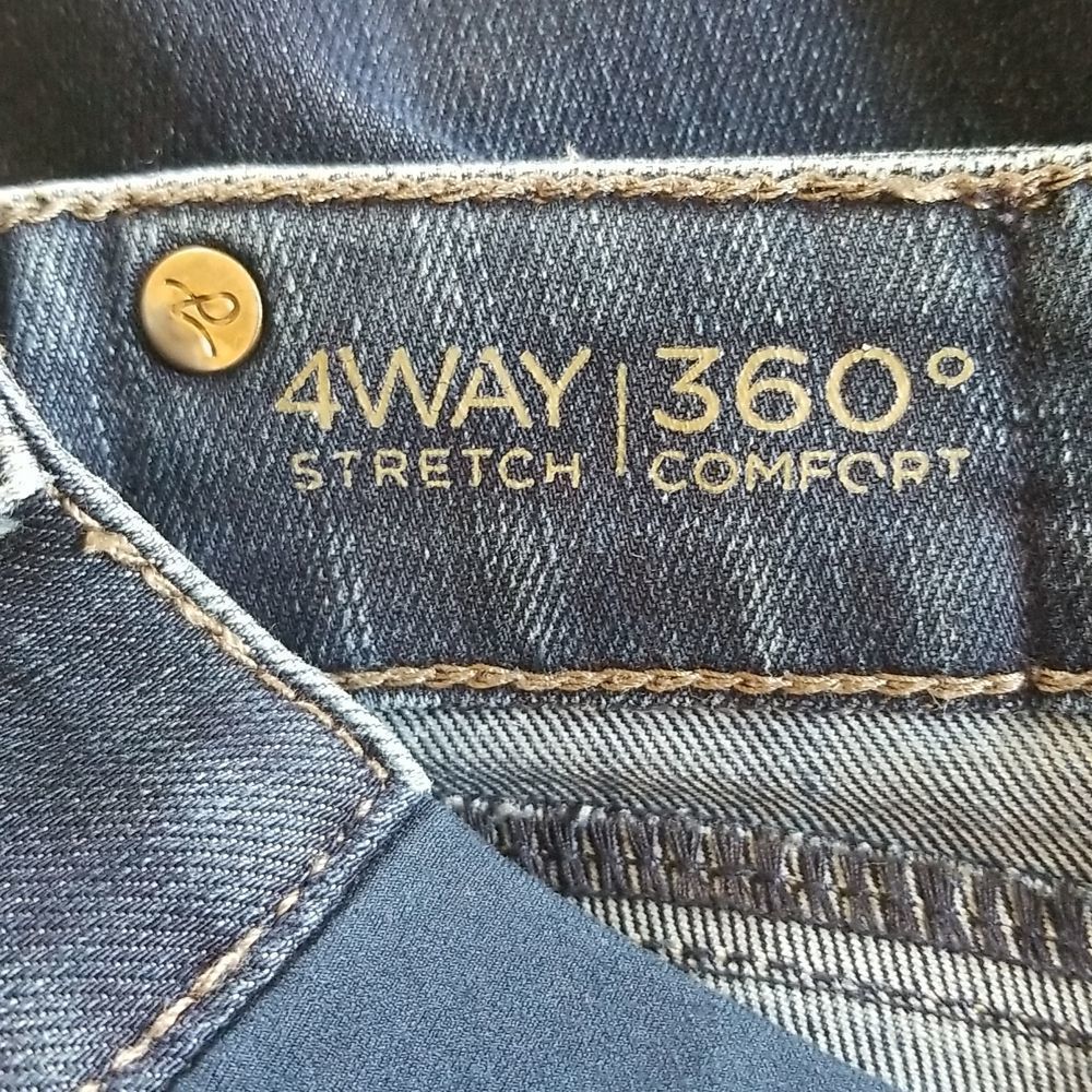 DL1961 Maternity Jeans - boot cut - Picture 5 of 12